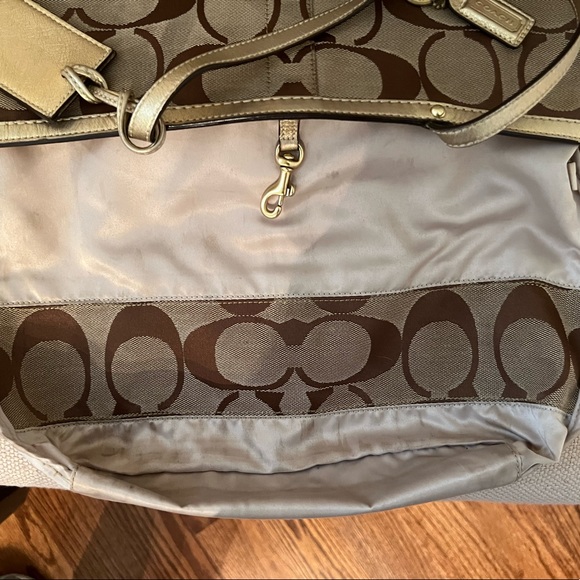 PRICE DROP: *make offer* Classic COACH purse w/ gold trim & duster - Picture 6 of 14